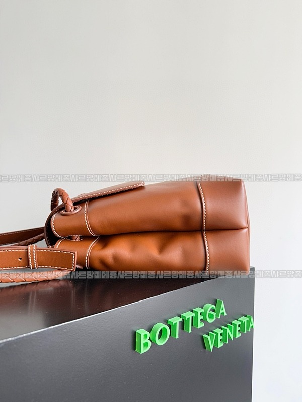 보테가베네타안티모아메신저백 20260223-142926-003루.jpg
