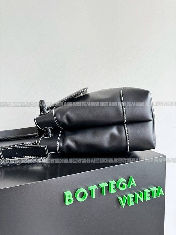 보테가베네타안티모아메신저백 20260223-143235-002루.jpg