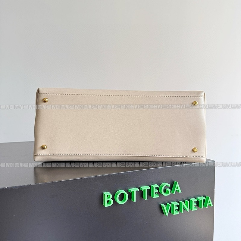 보테가베네타차오차오미디움 20260223-152800-004루.jpg