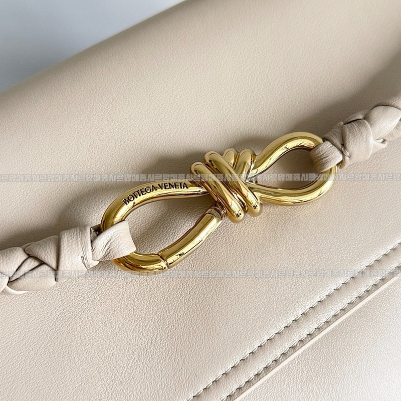 보테가베네타차오차오미디움 20260223-152800-005루.jpg