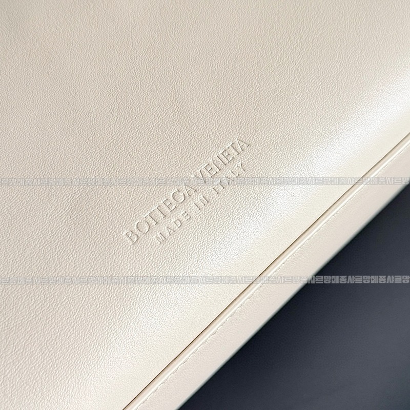 보테가베네타차오차오미디움 20260223-152800-006루.jpg