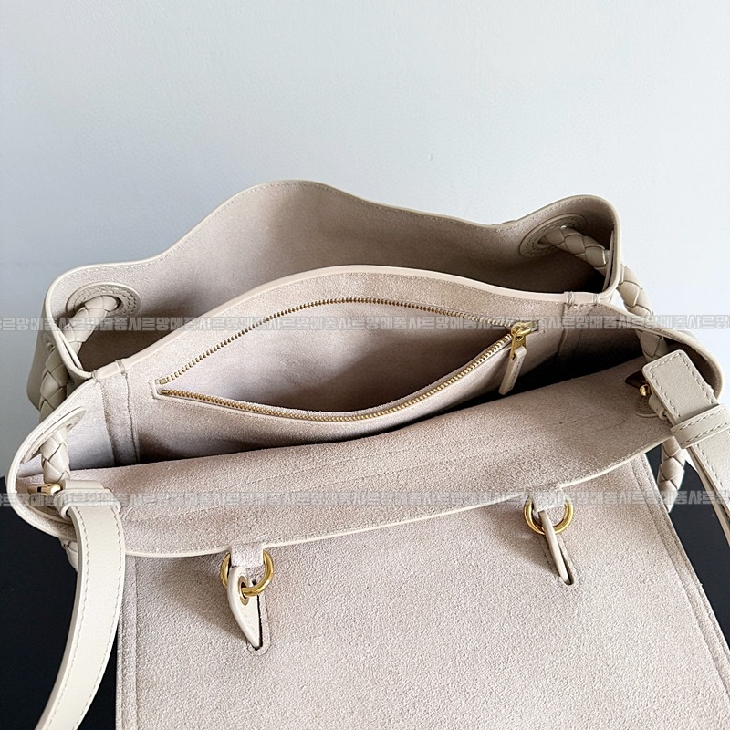 보테가베네타차오차오미디움 20260223-152801-009루.jpg