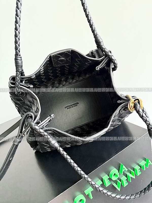 보테가베네타파라슈트백 20260223-155514-009루.jpg