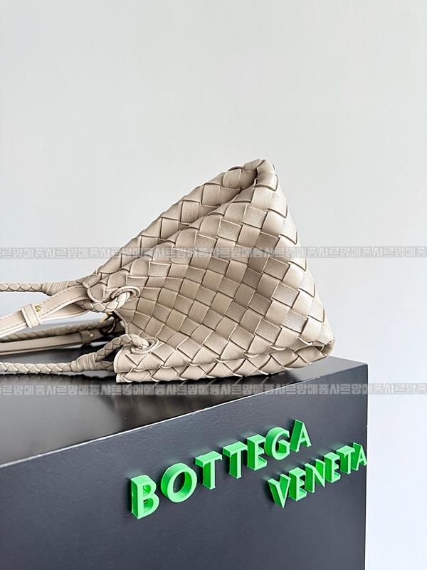 보테가베네타파라슈트백 20260223-155920-003루.jpg