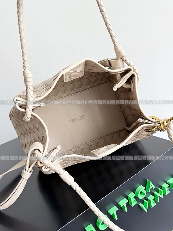 보테가베네타파라슈트백 20260223-155921-009루.jpg