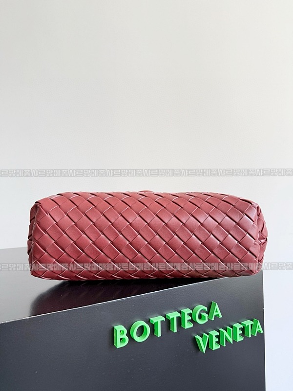 보테가베네타로렌클러치 20260223-165248-003루.jpg