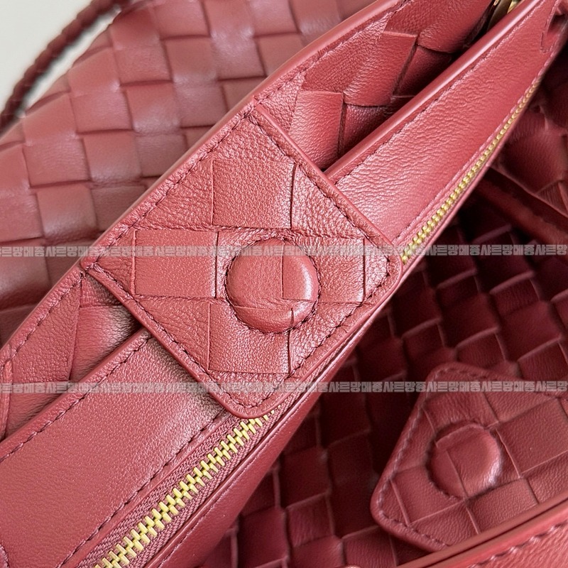 보테가베네타스몰안디모아 20260223-171621-008루.jpg