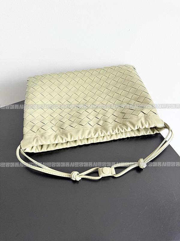 보테가베네타미디움더스트백 20260224-104722-005루.jpg