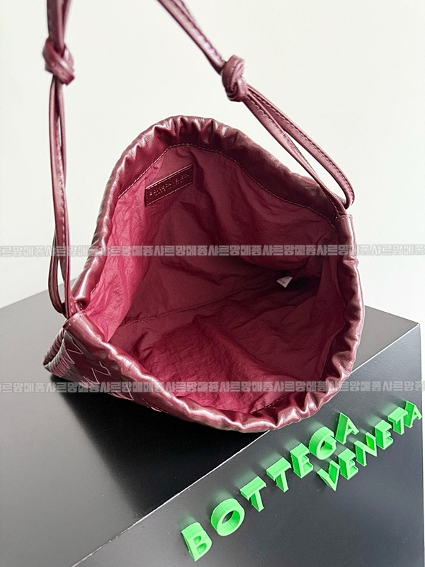 보테가베네타미디움더스트백 20260224-105025-009루.jpg