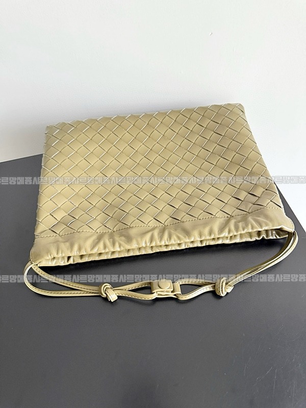 보테가베네타미디움더스트백 20260224-105309-005루.jpg