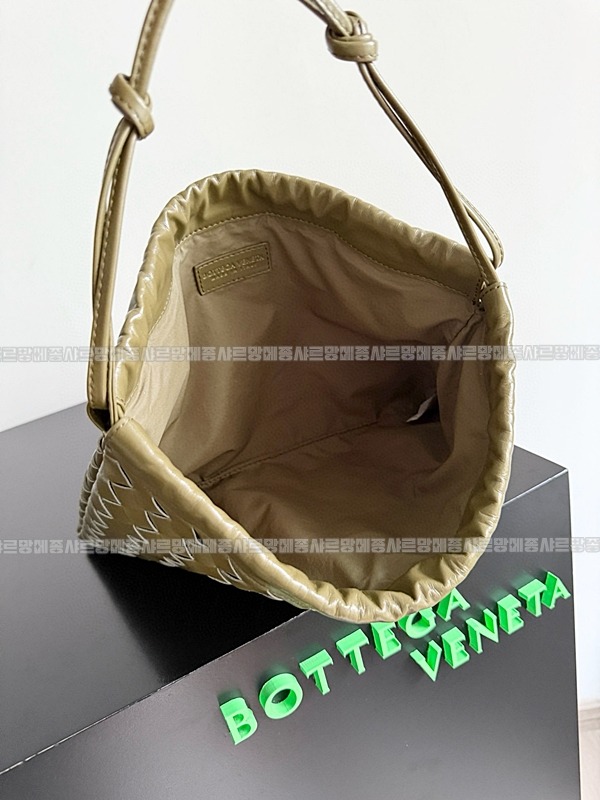 보테가베네타미디움더스트백 20260224-105309-009루.jpg