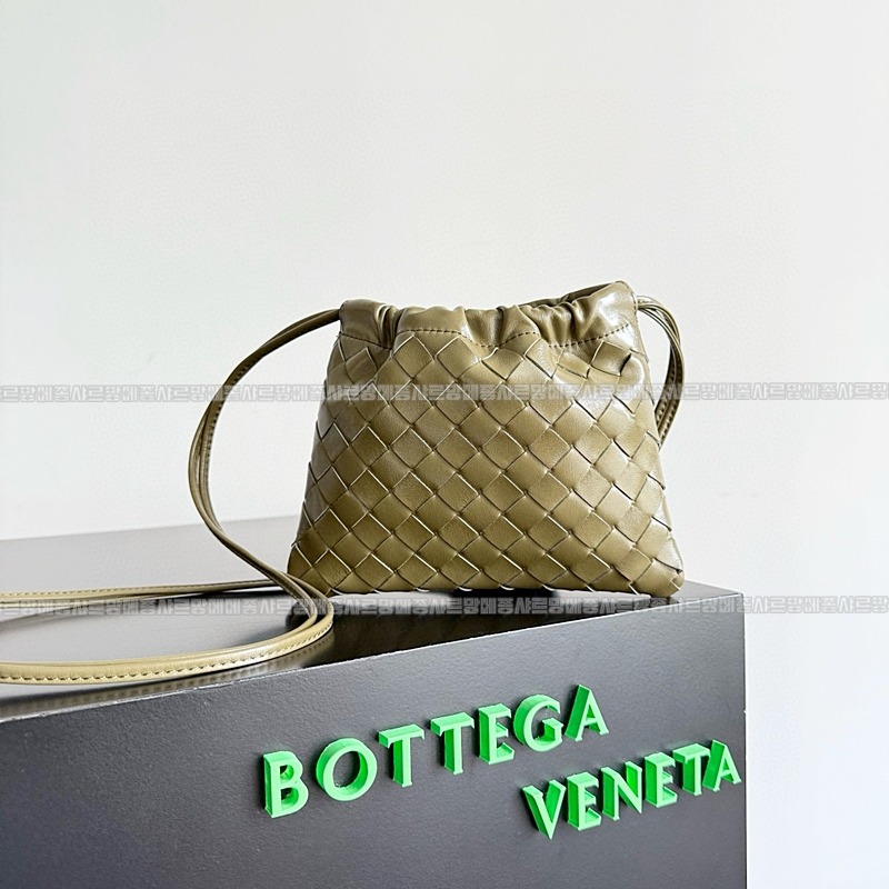 보테가베네타스몰더스트백 20260224-113956-001루.jpg