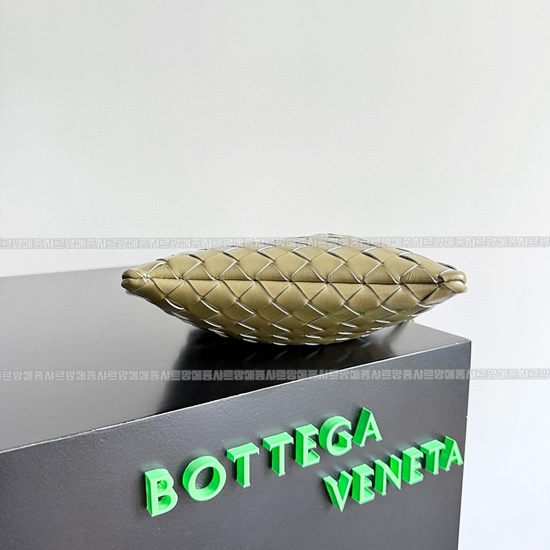 보테가베네타스몰더스트백 20260224-113956-004루.jpg