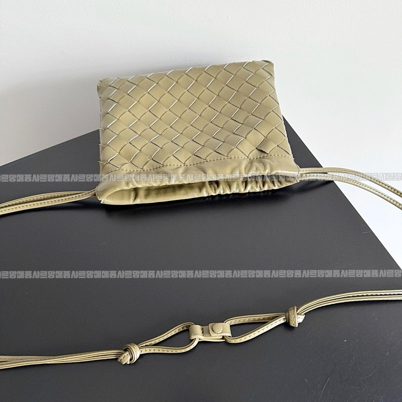 보테가베네타스몰더스트백 20260224-113956-005루.jpg