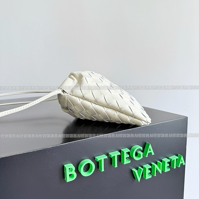 보테가베네타스몰더스트백 20260224-115920-003루.jpg