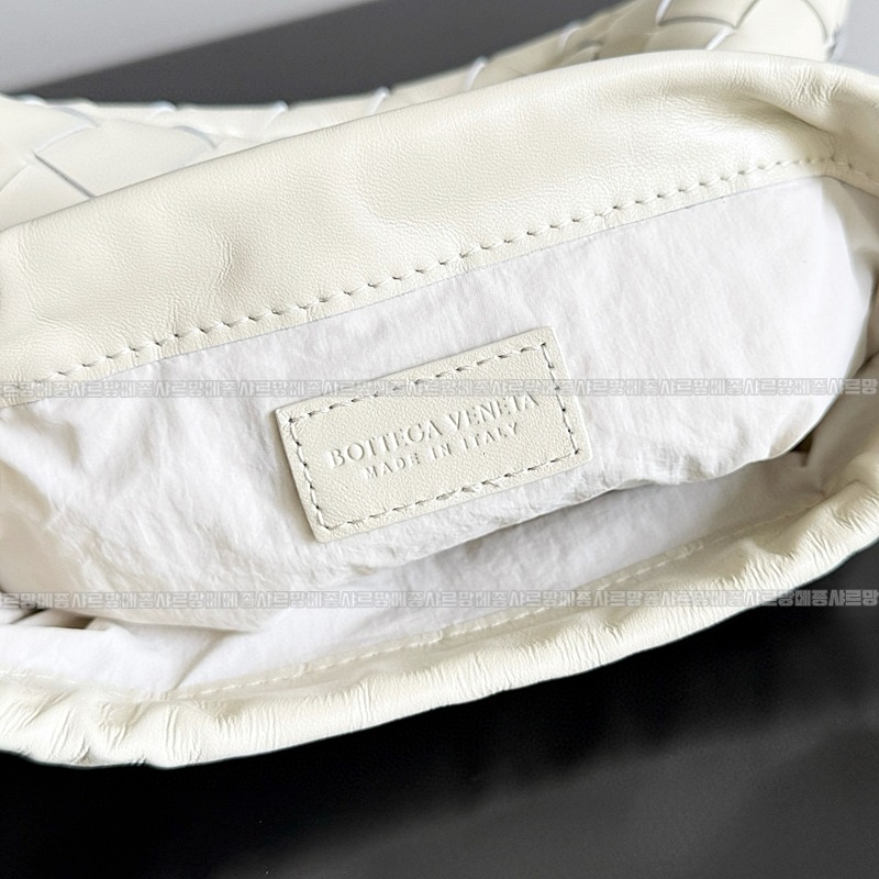 보테가베네타스몰더스트백 20260224-115920-006루.jpg