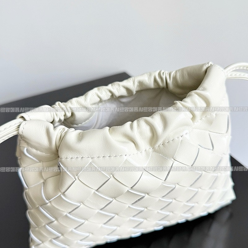 보테가베네타스몰더스트백 20260224-115920-008루.jpg