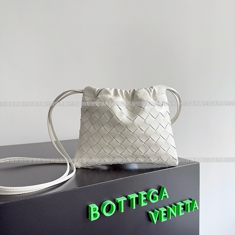 보테가베네타스몰더스트백 20260224-120055-001루.jpg