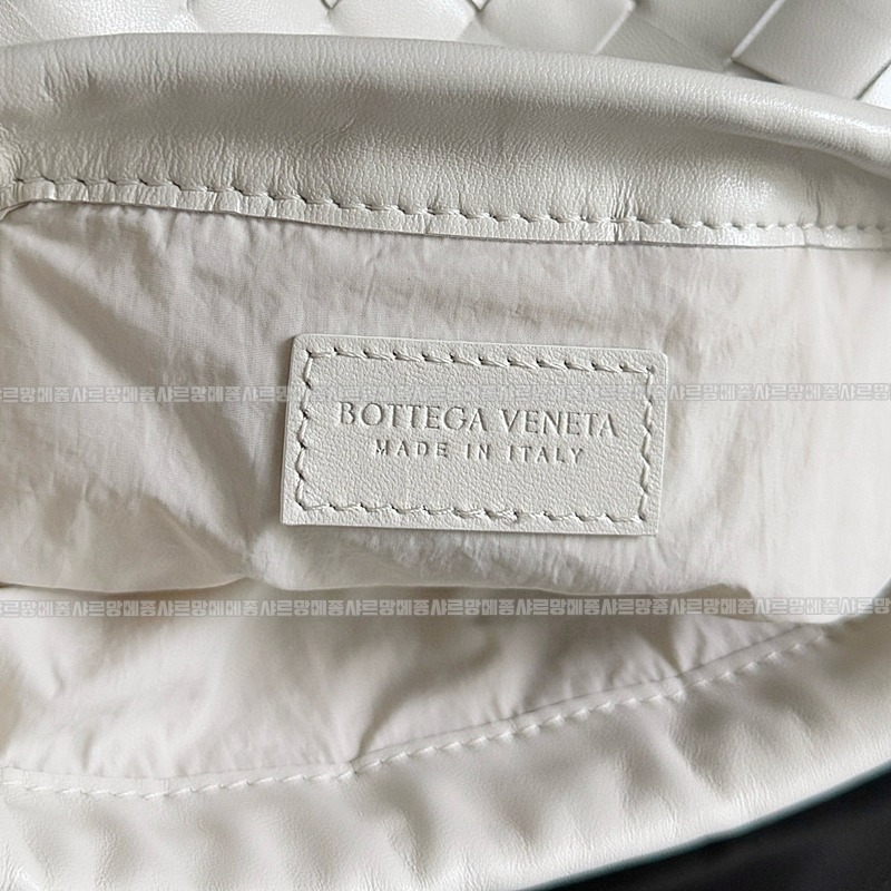 보테가베네타스몰더스트백 20260224-120055-006루.jpg