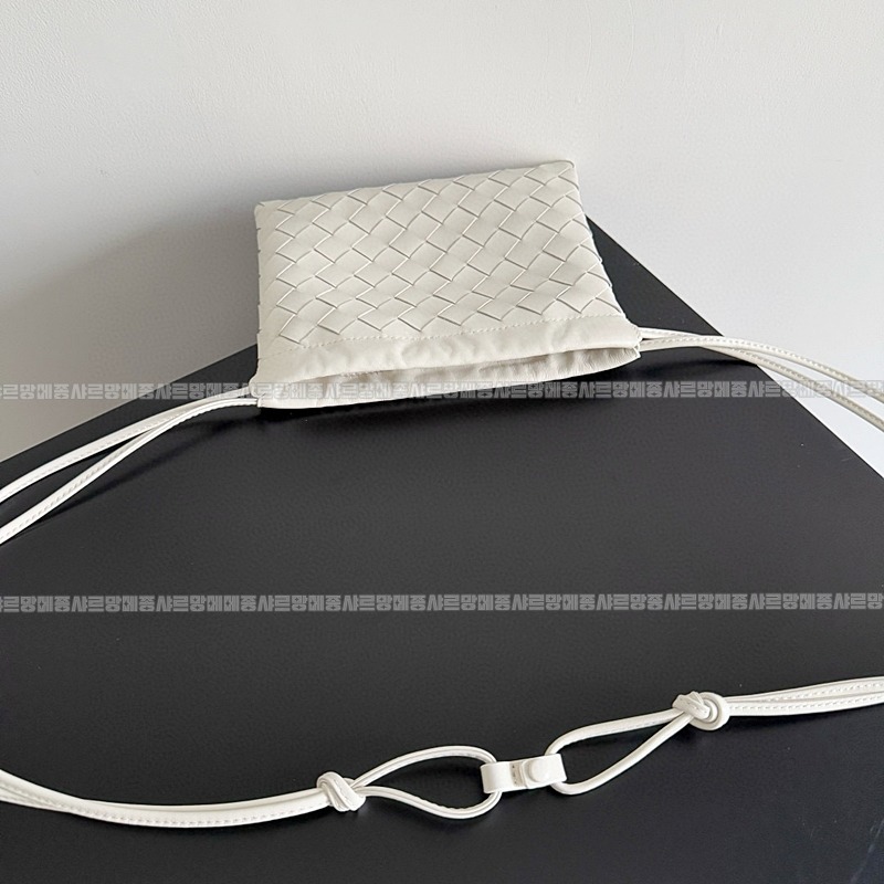 보테가베네타스몰더스트백 20260224-120055-005루.jpg