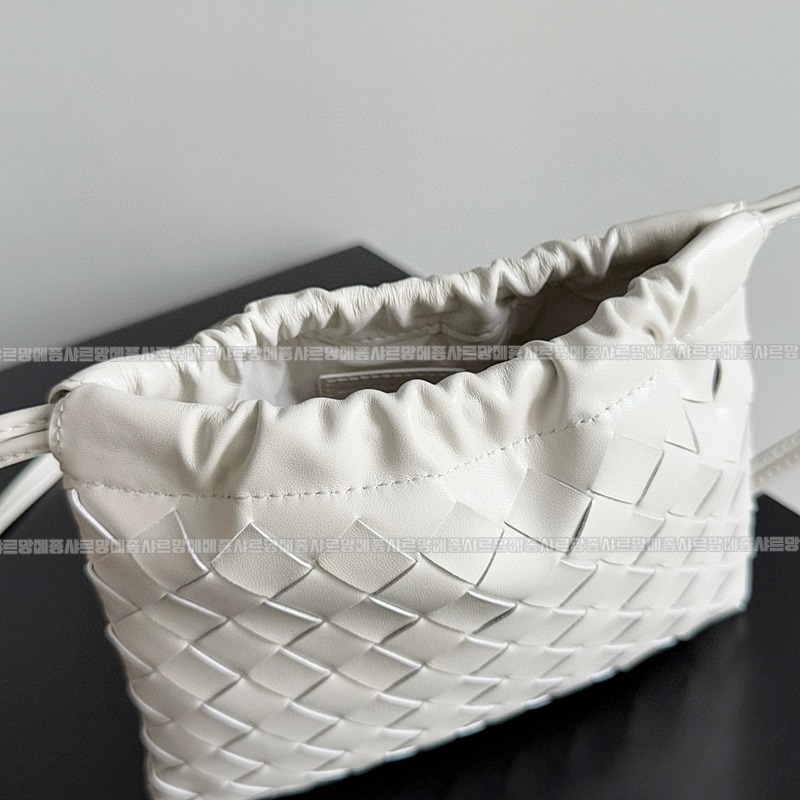 보테가베네타스몰더스트백 20260224-120055-008루.jpg