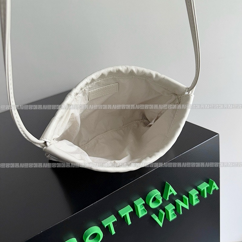 보테가베네타스몰더스트백 20260224-120056-009루.jpg