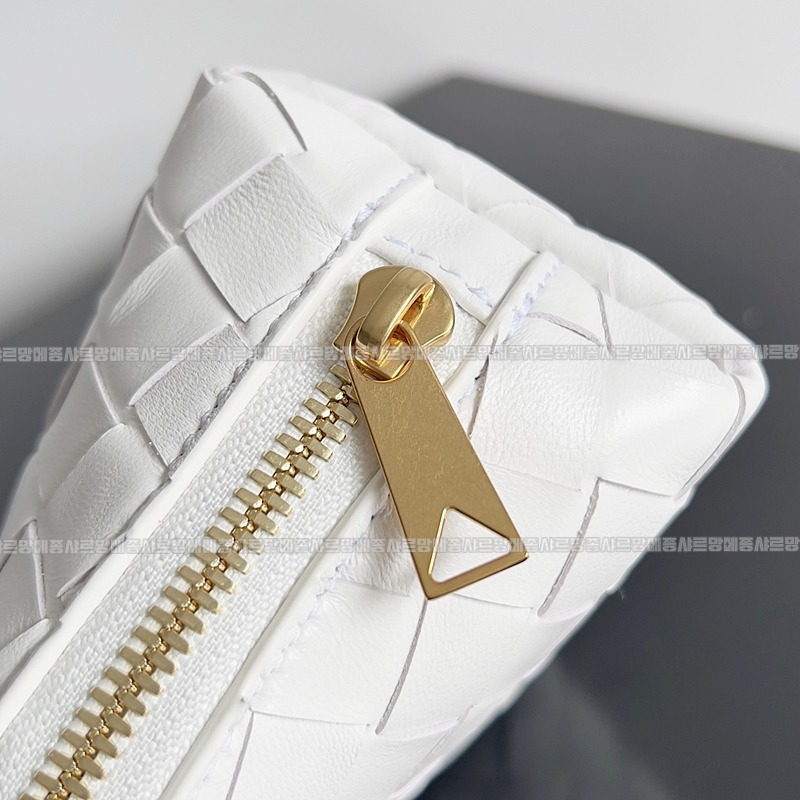 보테가베네타스몰인트레치아토뷰티파우치 20260224-130858-004루.jpg