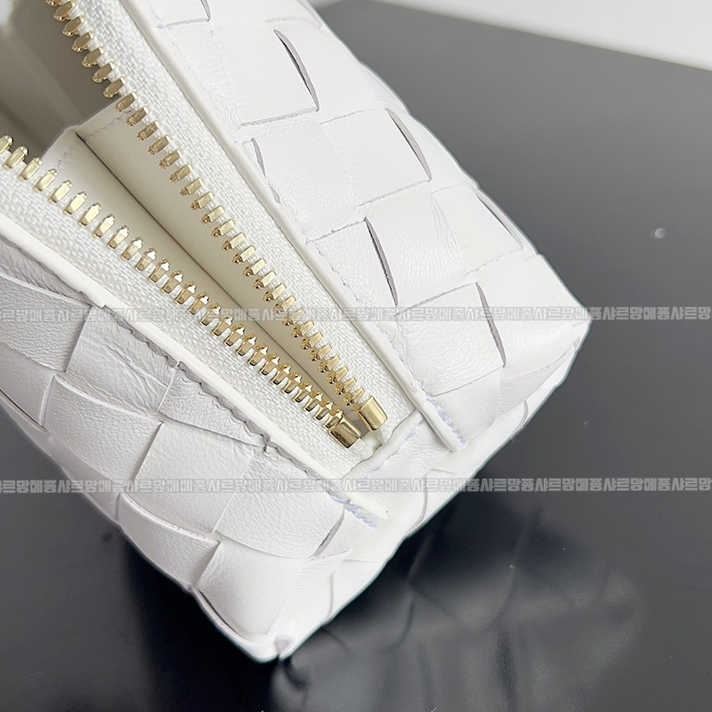 보테가베네타스몰인트레치아토뷰티파우치 20260224-130858-008루.jpg