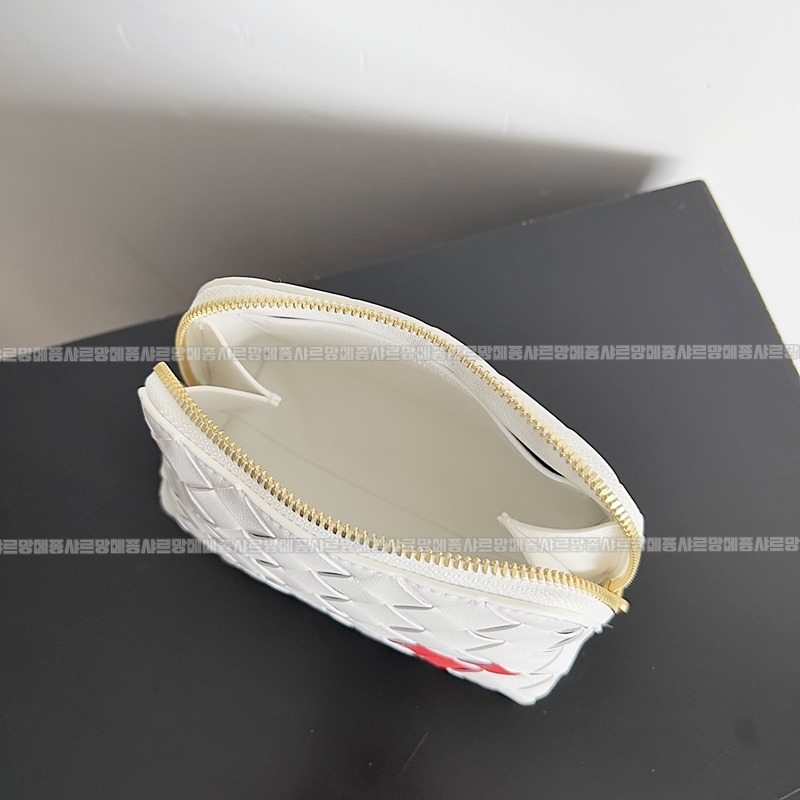 보테가베네타스몰인트레치아토뷰티파우치 20260224-130858-009루.jpg