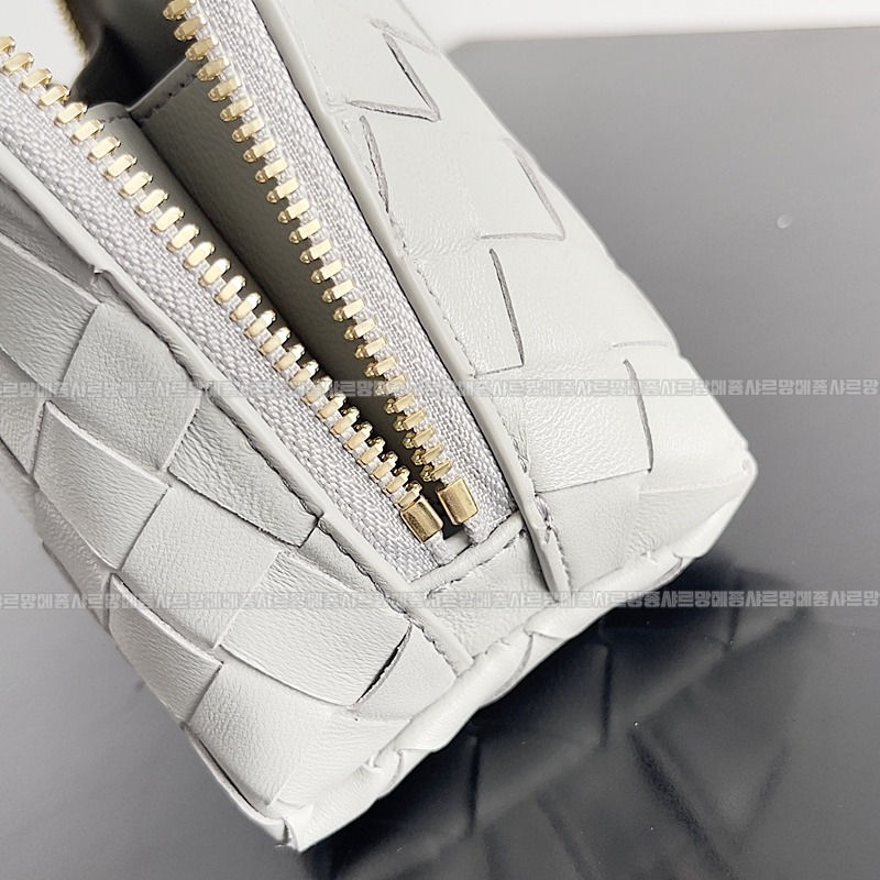 보테가베네타스몰인트레치아토뷰티파우치 20260224-131100-007루.jpg