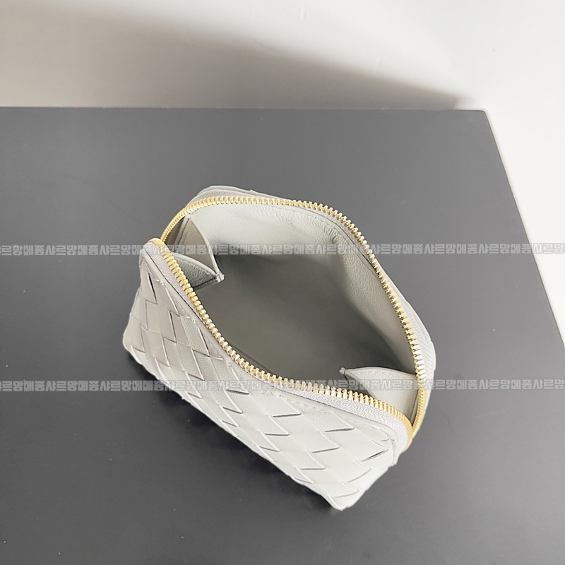 보테가베네타스몰인트레치아토뷰티파우치 20260224-131101-009루.jpg