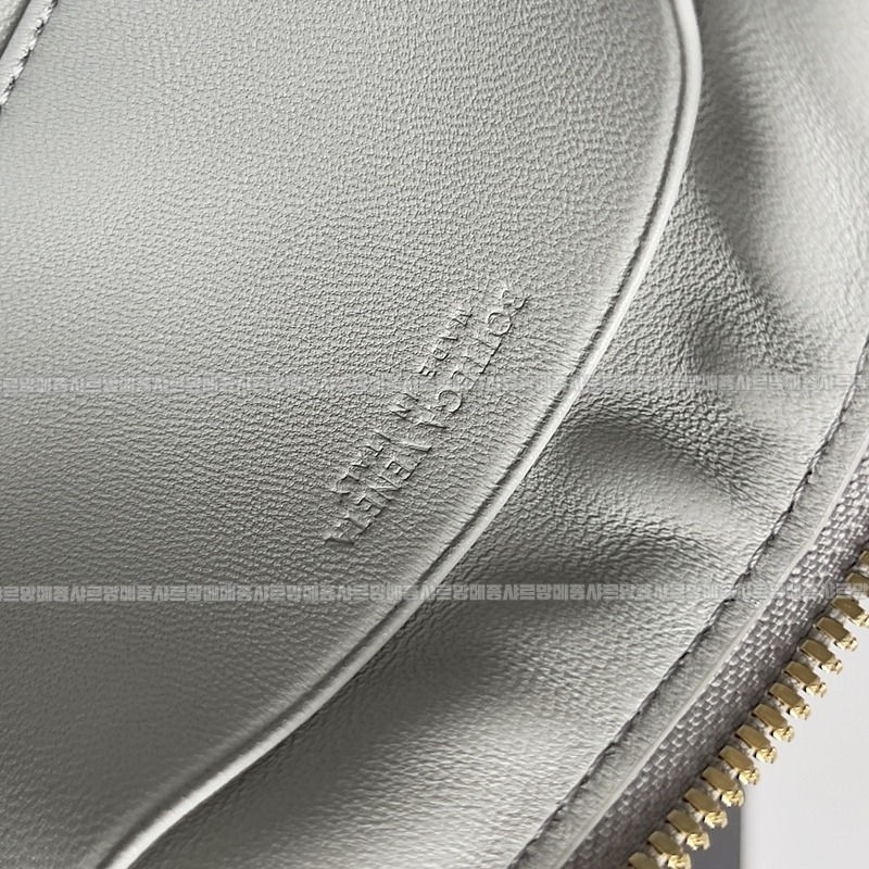 보테가베네타스몰인트레치아토뷰티파우치 20260224-131101-008루.jpg