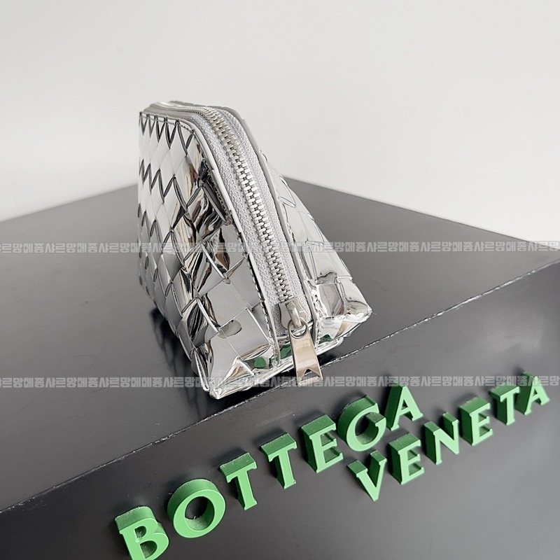 보테가베네타스몰인트레치아토뷰티파우치 20260224-131257-002루.jpg