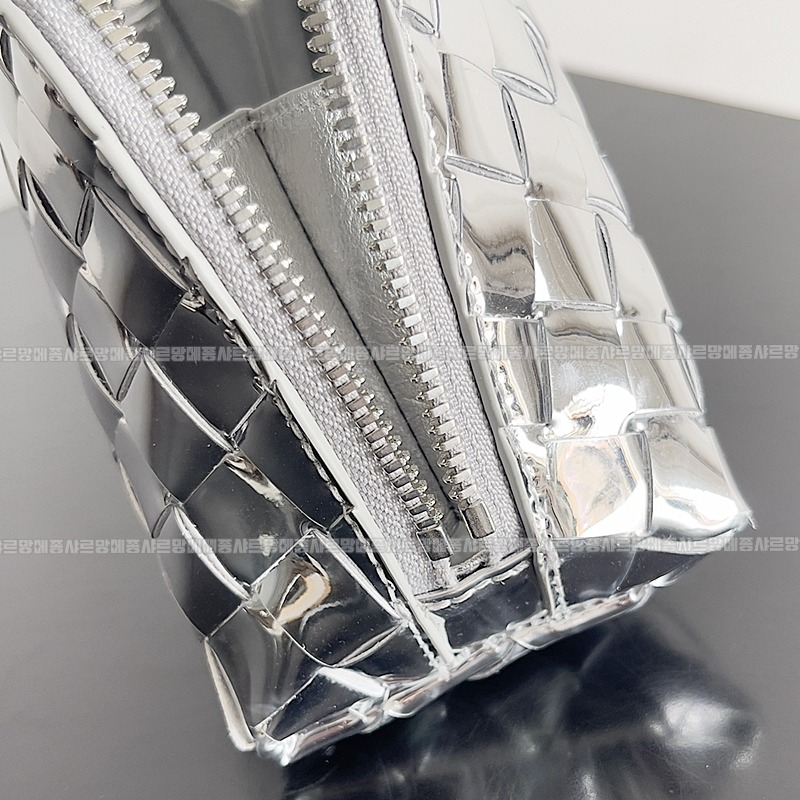 보테가베네타스몰인트레치아토뷰티파우치 20260224-131258-008루.jpg