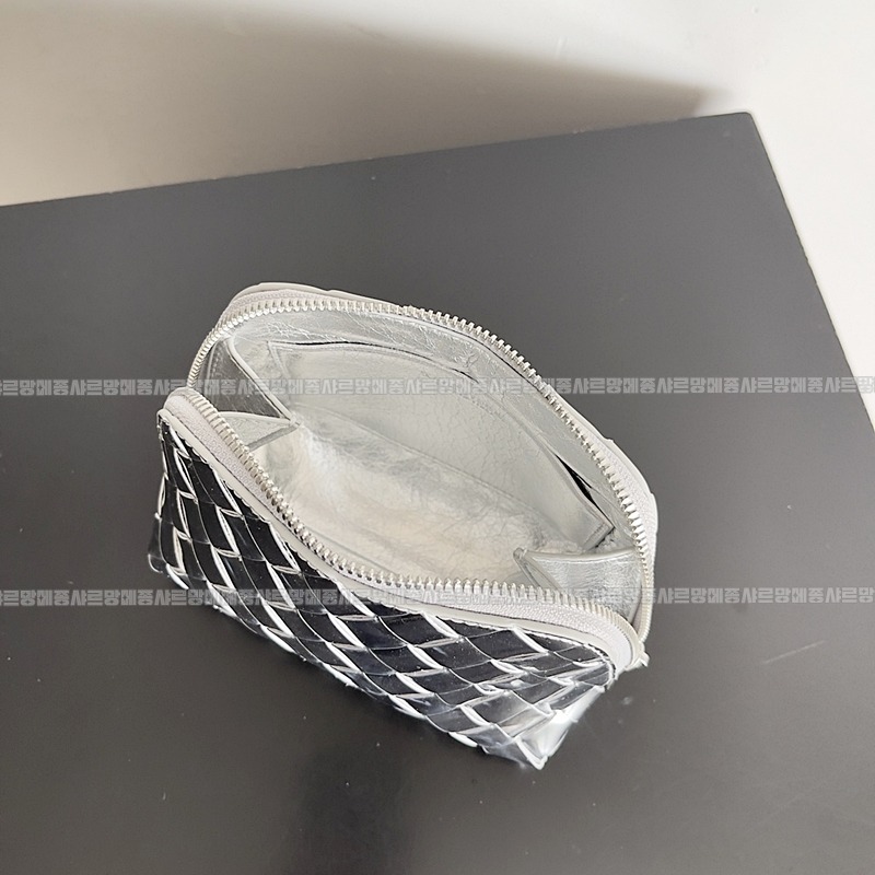 보테가베네타스몰인트레치아토뷰티파우치 20260224-131258-009루.jpg