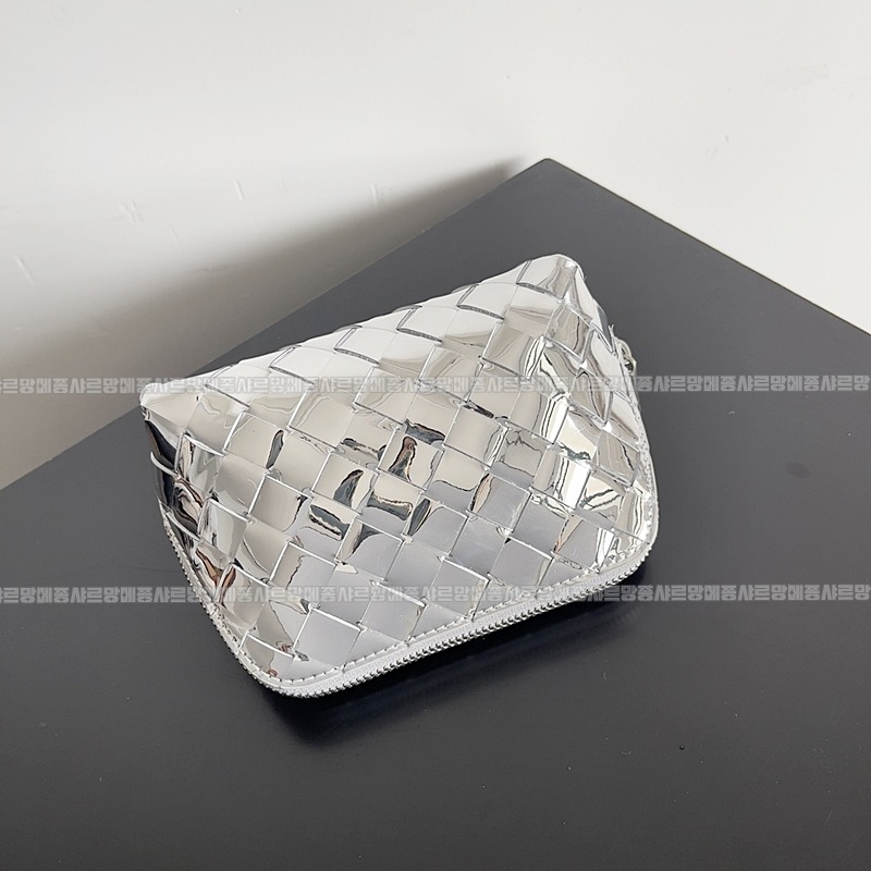 보테가베네타스몰인트레치아토뷰티파우치 20260224-131257-005루.jpg