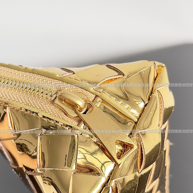 보테가베네타스몰인트레치아토뷰티파우치 20260224-131538-004루.jpg