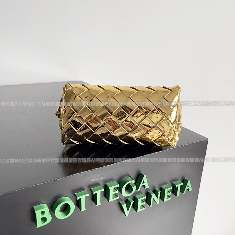 보테가베네타스몰인트레치아토뷰티파우치 20260224-131538-002루.jpg