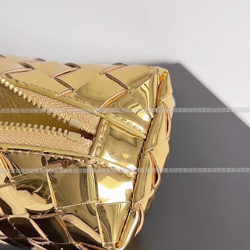 보테가베네타스몰인트레치아토뷰티파우치 20260224-131539-007루.jpg