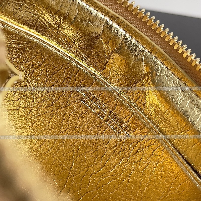 보테가베네타스몰인트레치아토뷰티파우치 20260224-131539-008루.jpg