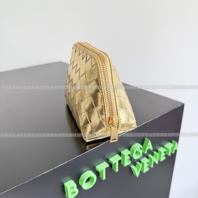 보테가베네타스몰인트레치아토뷰티파우치 20260224-131908-003루.jpg