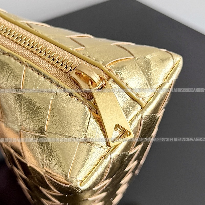 보테가베네타스몰인트레치아토뷰티파우치 20260224-131909-004루.jpg