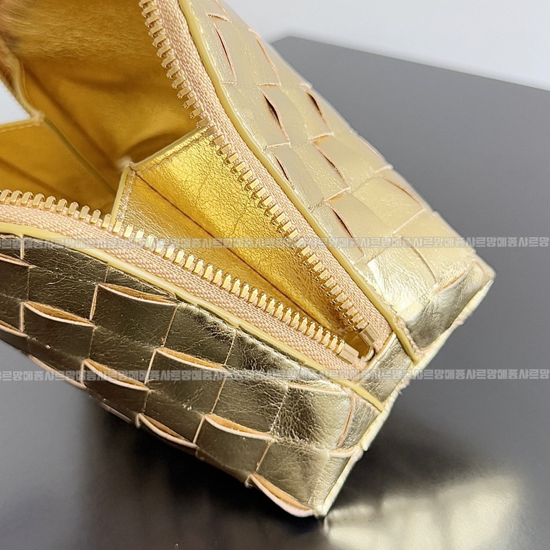 보테가베네타스몰인트레치아토뷰티파우치 20260224-131909-007루.jpg