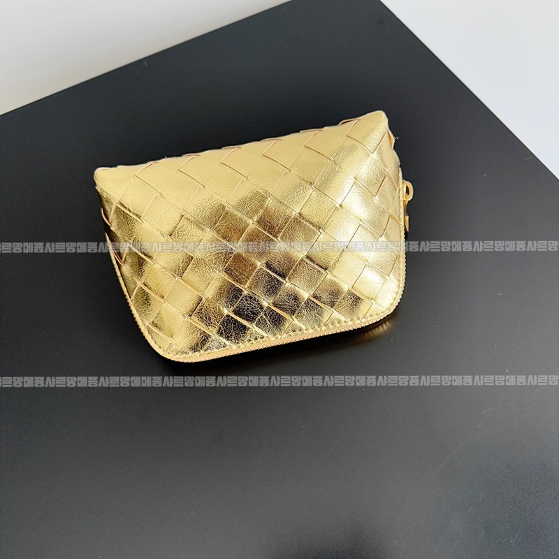 보테가베네타스몰인트레치아토뷰티파우치 20260224-131909-006루.jpg