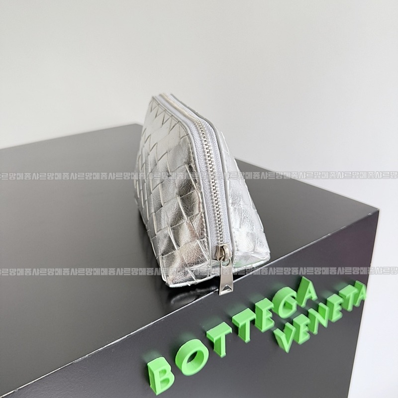 보테가베네타스몰인트레치아토뷰티파우치 20260224-132051-003루.jpg
