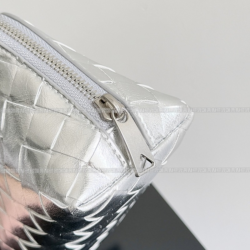 보테가베네타스몰인트레치아토뷰티파우치 20260224-132051-004루.jpg