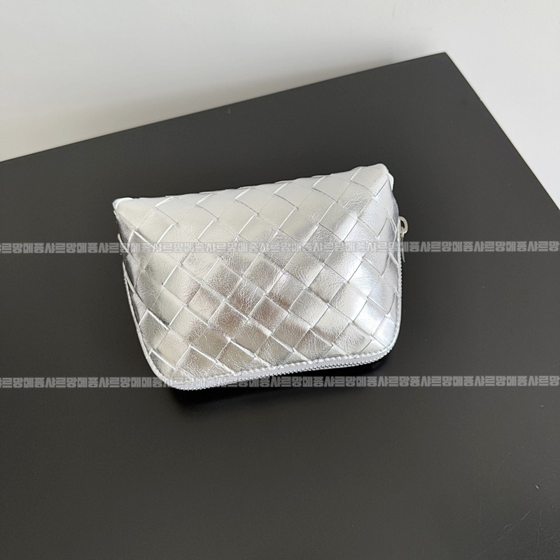 보테가베네타스몰인트레치아토뷰티파우치 20260224-132052-006루.jpg