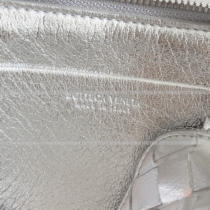 보테가베네타스몰인트레치아토뷰티파우치 20260224-132052-008루.jpg