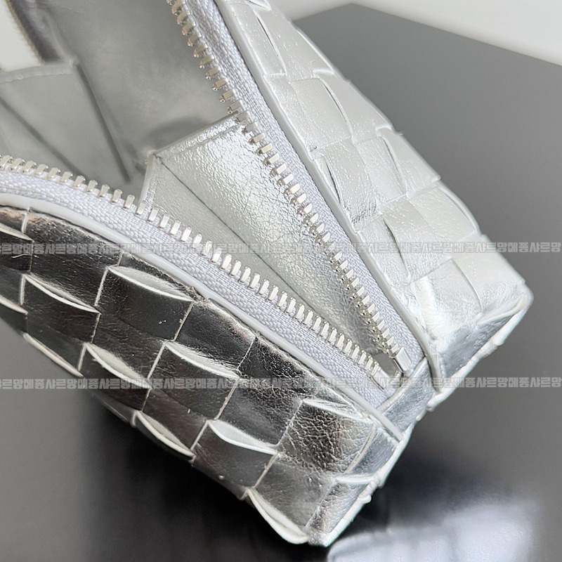 보테가베네타스몰인트레치아토뷰티파우치 20260224-132052-007루.jpg