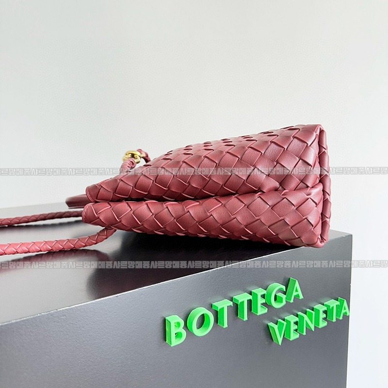 보테가베네타안디아모미디움 20260224-145700-002루.jpg